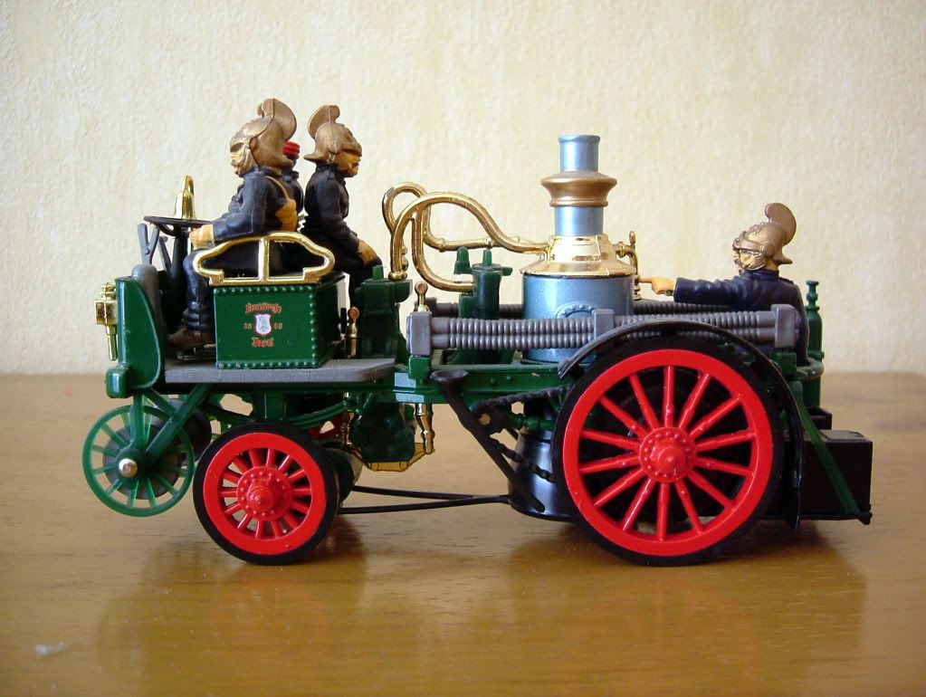 1905SteamPoweredFireEngine.jpg