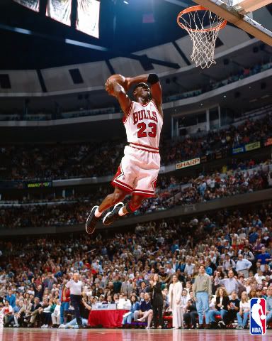 Michael Jordan sedang beraksi