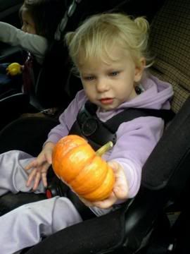 look at my baby pumpkin mommy!!