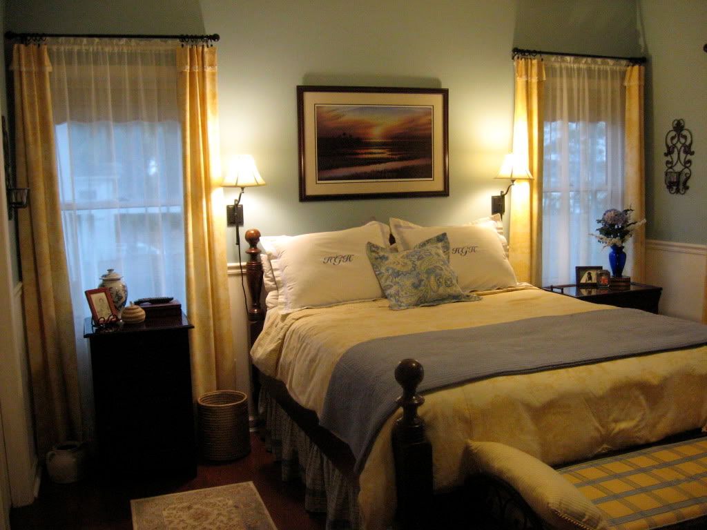 Remember that yellow walled toile bedroom    Home Decorating