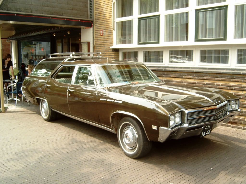 http://i164.photobucket.com/albums/u40/slantsick/wagons/69buicksportwagon.jpg