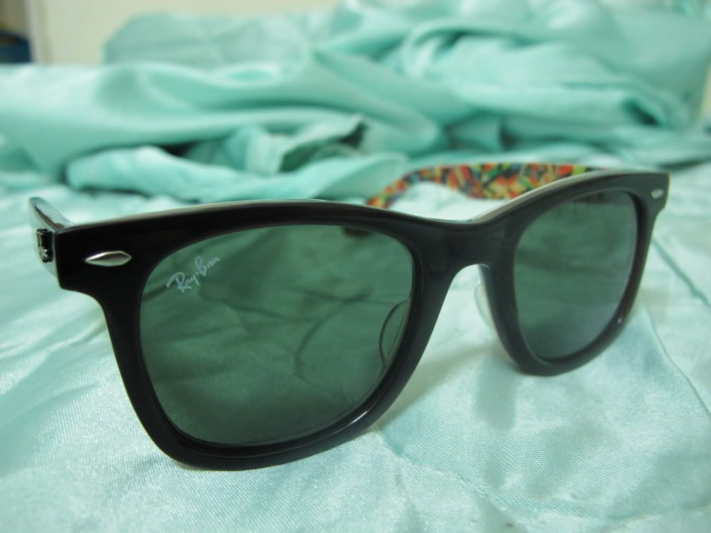 Về kính RayBan wayfarer